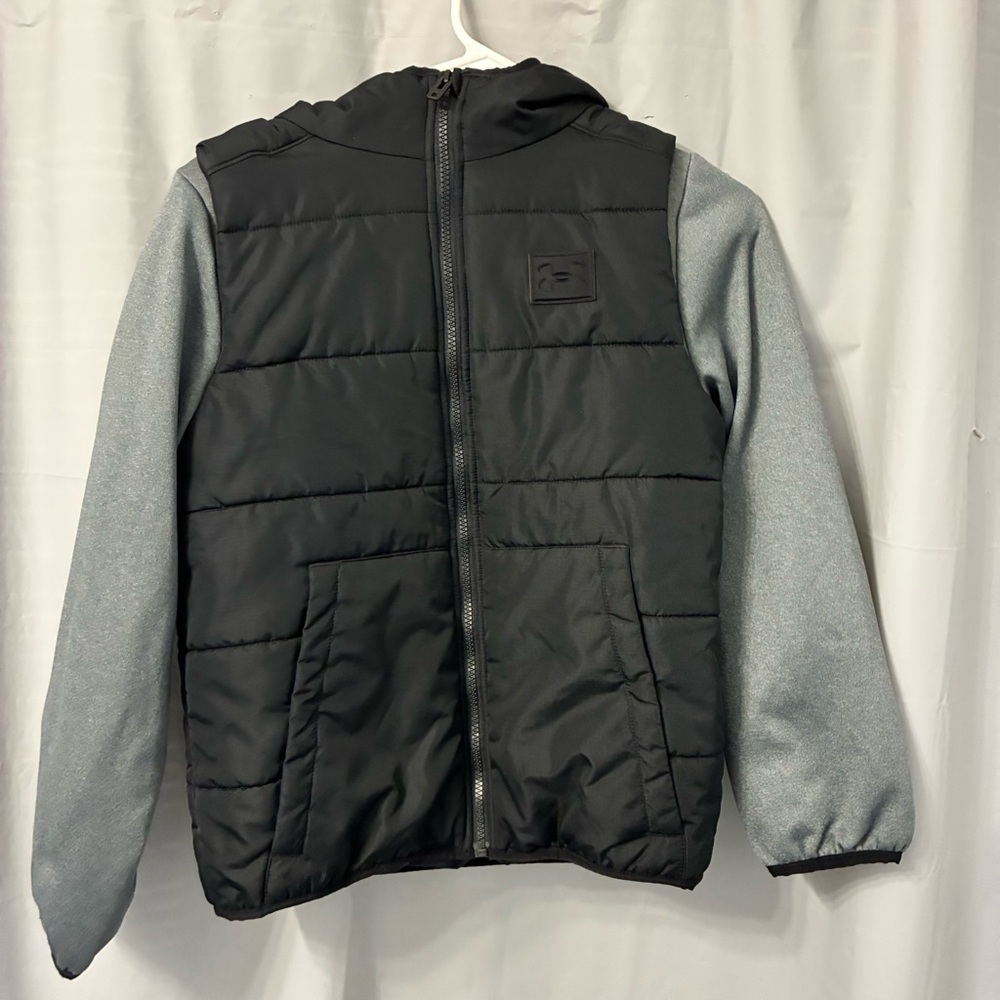 Under Armour Kids Black Puffer Jacket with Gray Sleeves - Hooded Zip